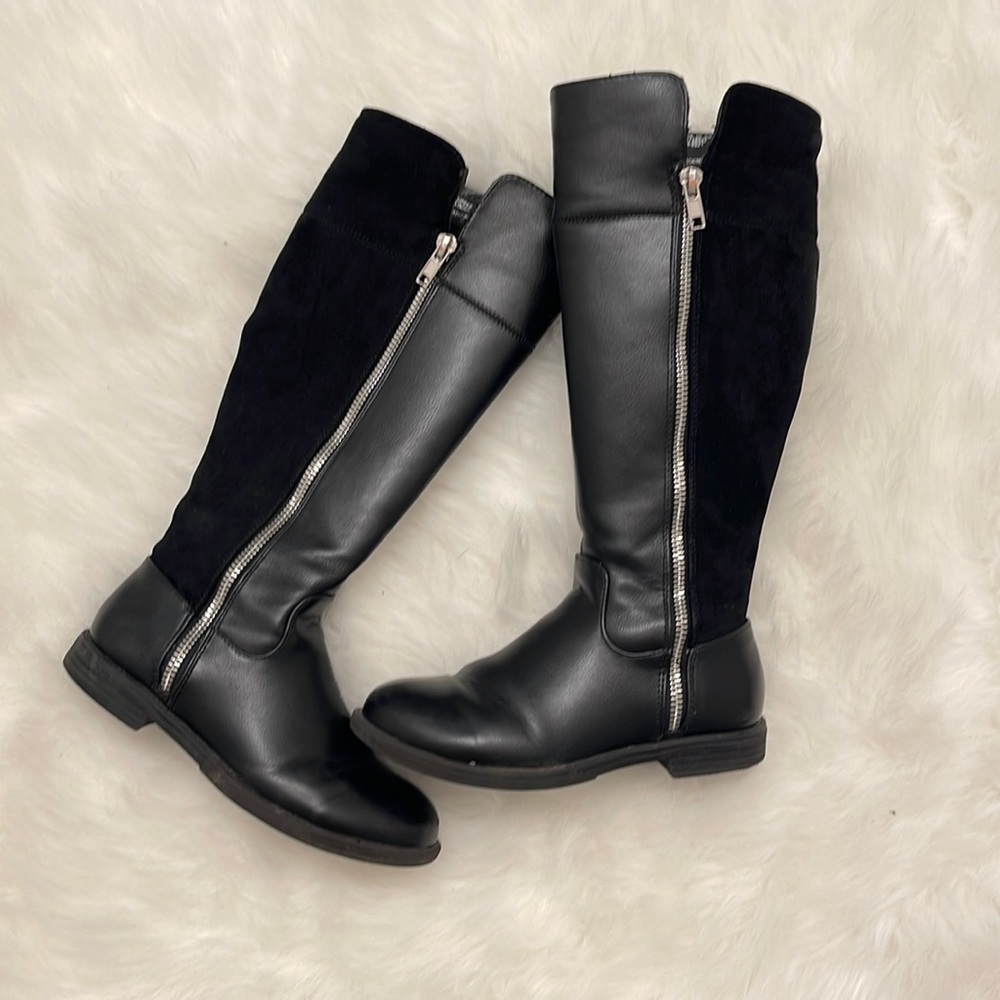 Beautiful Steve Madden zip up boots size 13